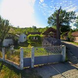 Valcea intravilan 1.900 mp cu casa si utilitati, 2 deschideri